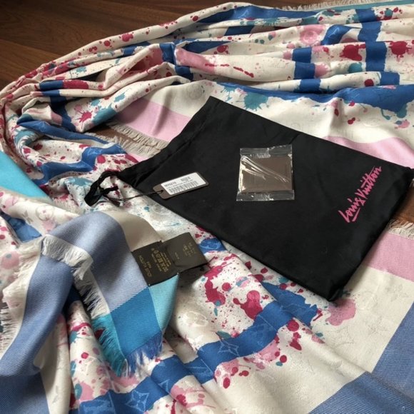 LOUIS VUITTON Chale MRA Blanc Monogram Shawl Scarf - Picture 5 of 6